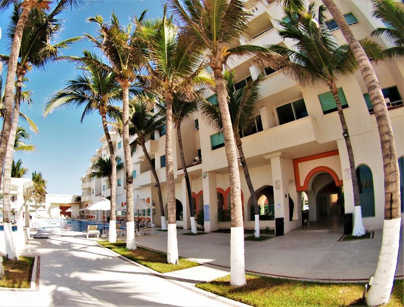 Camino Real Manzanillo Hotel ภายนอก รูปภาพ